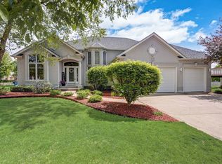 5635 Bergamot Ct, Naperville, IL 60564