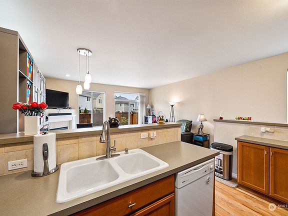 4th image of 18403 114th Avenue E