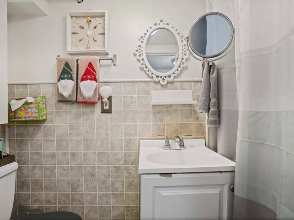 48 Gotham Avenue image 30 of 38