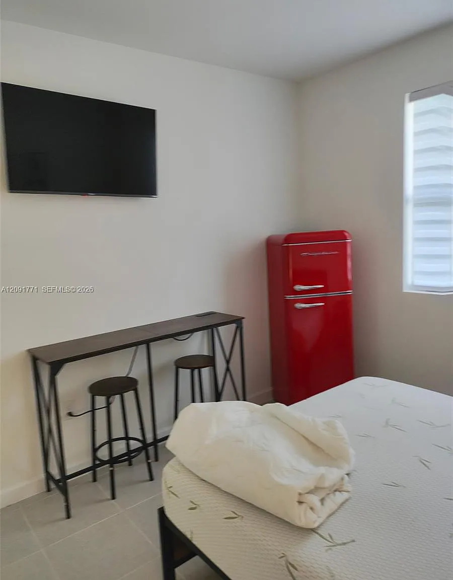 1 bed, 1.0 bath, 3456 sqft, $1,350 — Photo 1