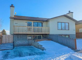 8416 W Centre St NE, Calgary, AB T3K1Y1