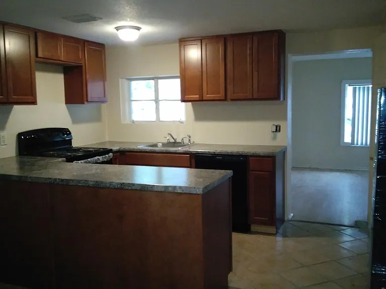 1001 Santa Barbara Dr — Photo 9