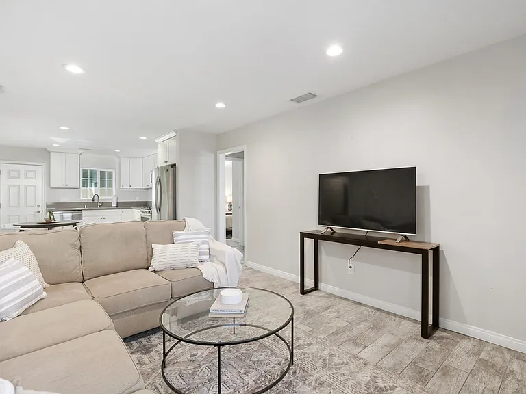 1207 Florence St — Photo 1