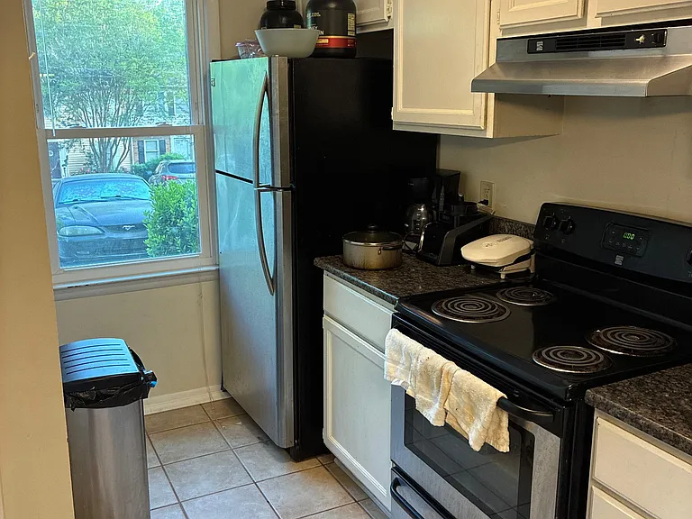 11 Astor Ct — Photo 6