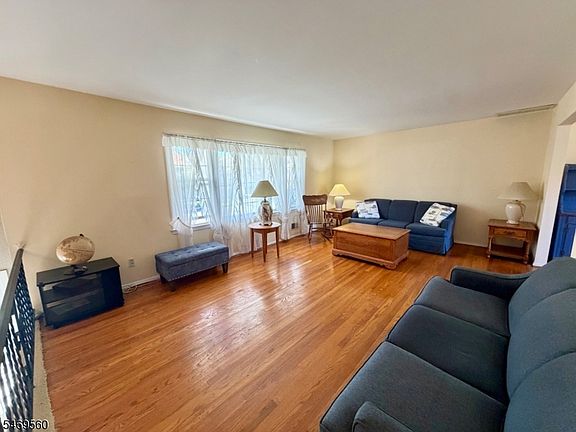 4th image of 41 Mohawk Dr