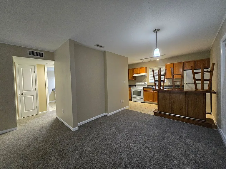 507 NW 39th Rd #106 — Photo 6