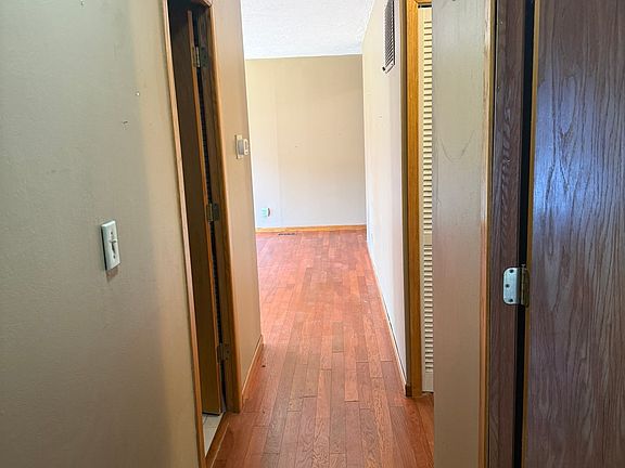 5th image of 2403 N Eastwood Dr