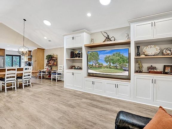 4th image of 2210 Charleston