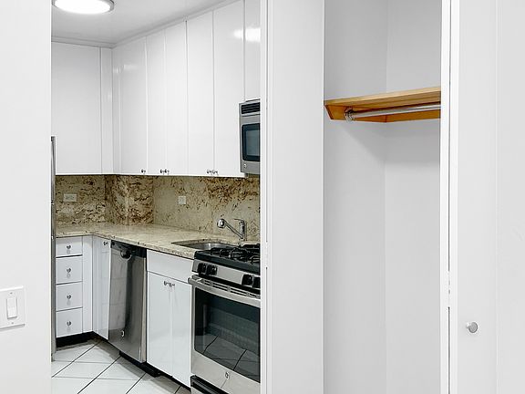 2nd image of 150 E 18th St APT 6R
