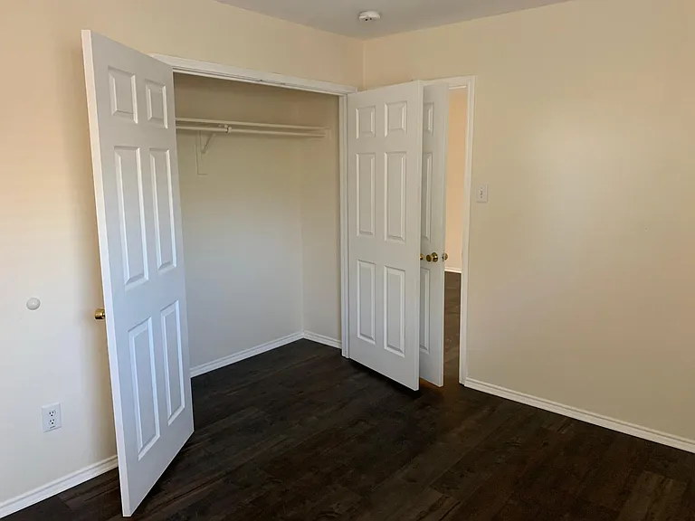 848 Kentucky Derby Ln — Photo 16