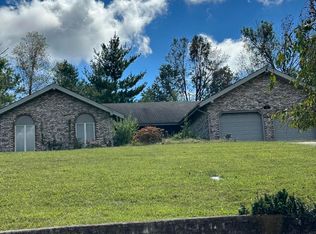 618 Foxfire Rd, Elizabethtown, KY 42701