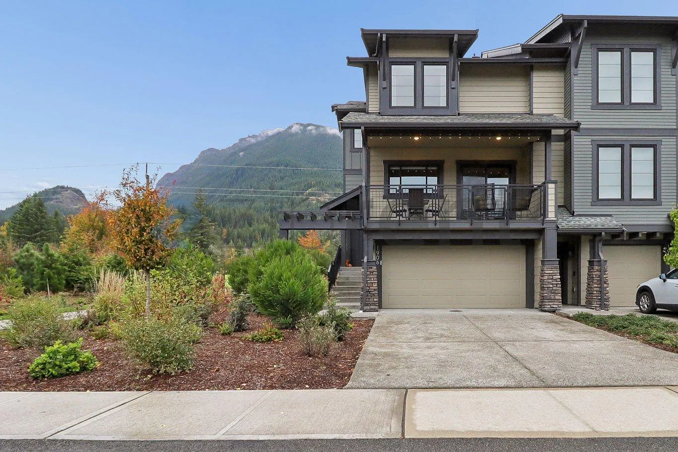 4 bed, 3.5 bath, 1841 sqft, $4,750 — Photo 1