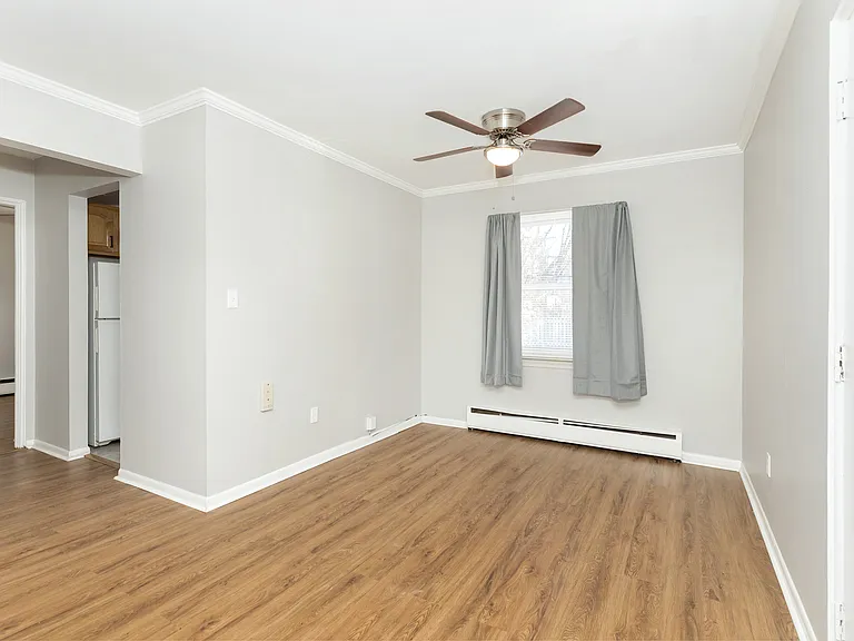 2817 W Thirteen Mile Rd — Photo 3