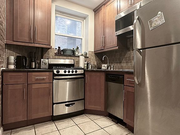 5th image of 710 Amsterdam Ave APT 2D