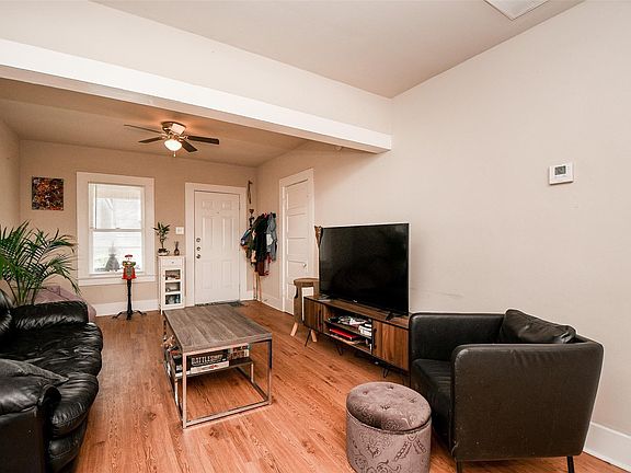 3rd image of 5221 Darling St