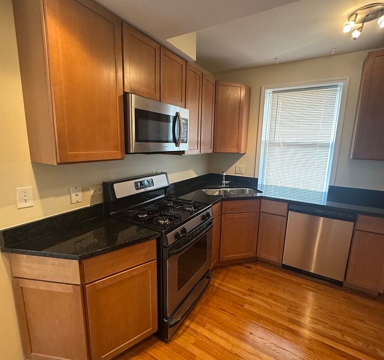1st image of 2553 W Ardmore Ave #1