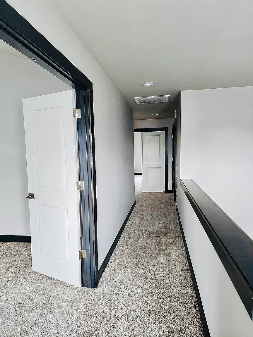 4 bed, 2295 sqft, $3,850 — Photo 3