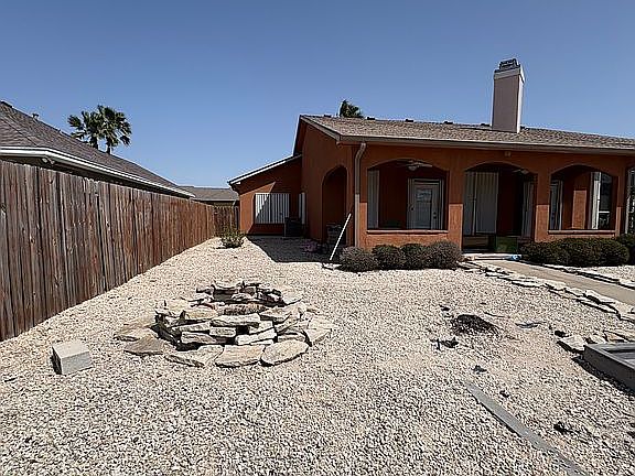 3rd image of 14237 Almeria Ave