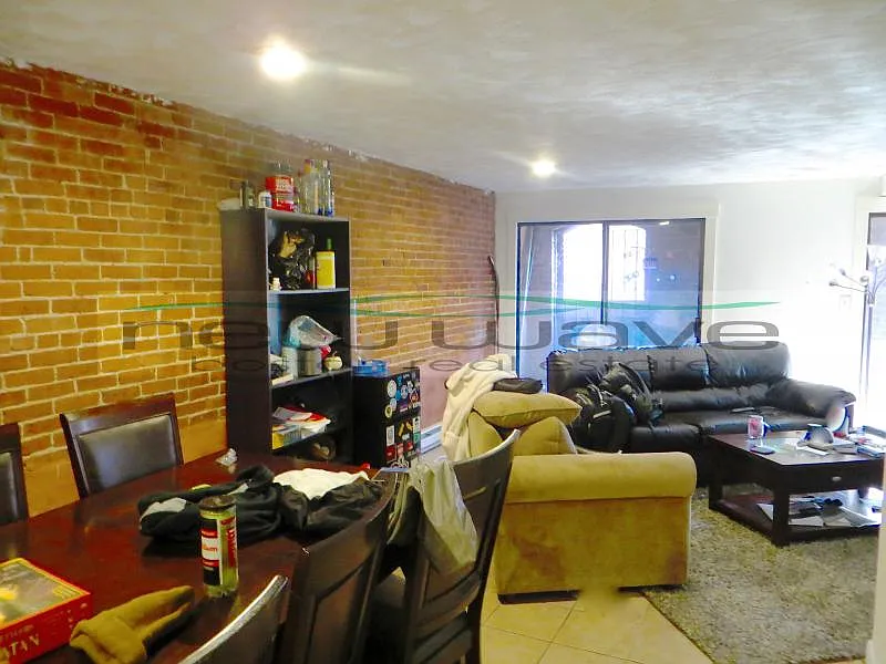 2 bed, 1.5 bath, 999 sqft, $4,200 — Photo 2