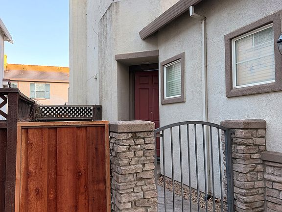 3rd image of 442 Goodwin St