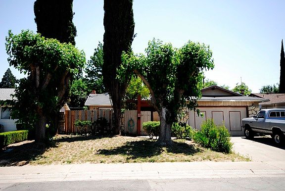 2nd image of 2346 La Loma Dr