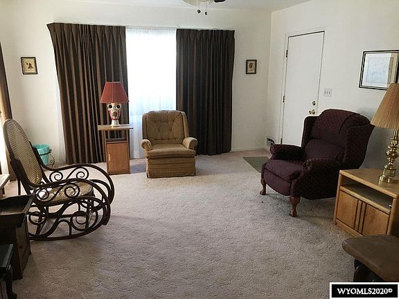3rd image of 512 E Lincoln Ave
