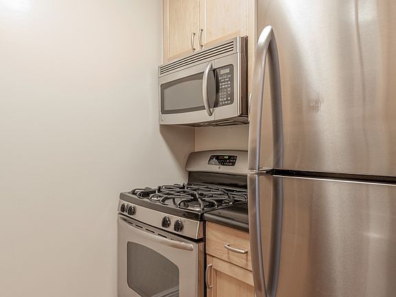 5th image of 182 E 95th St APT 25E