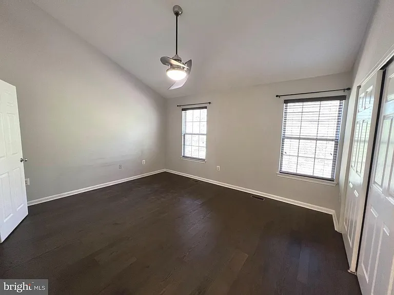 2724 Oak Leaf Ct — Photo 12