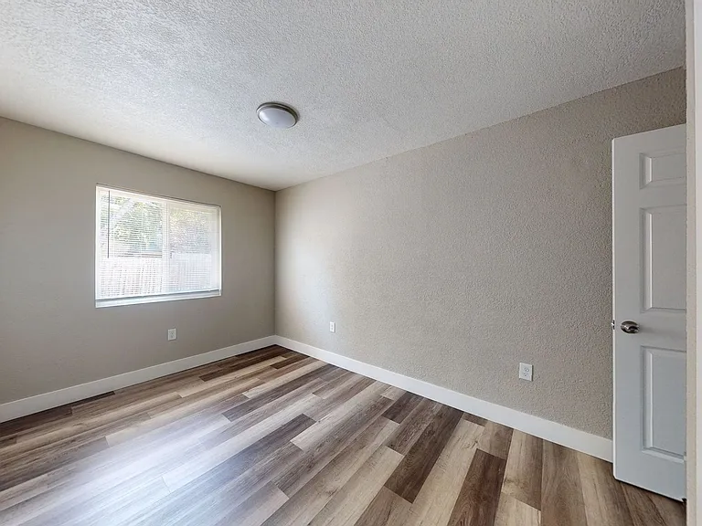 1810 E 25th Street — Photo 13