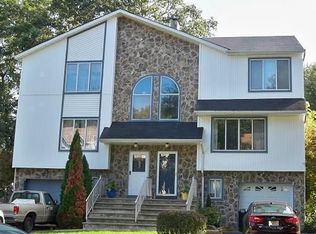 37 Lone Star Ln, Manalapan, NJ