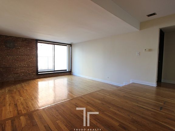 2nd image of 1220 N La Salle Dr APT 3D