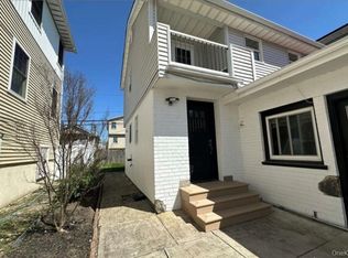 527 W Market St, Long Beach, NY 11561