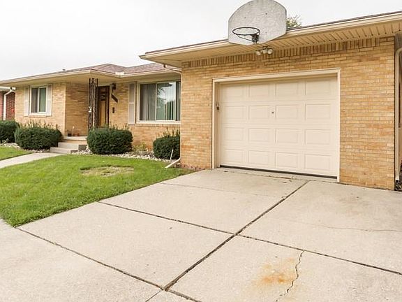 2nd image of 221 Windsor Dr