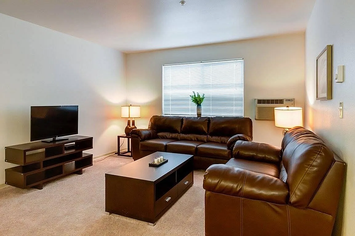 Building Photo - 500 NW Lincoln Ave #127A