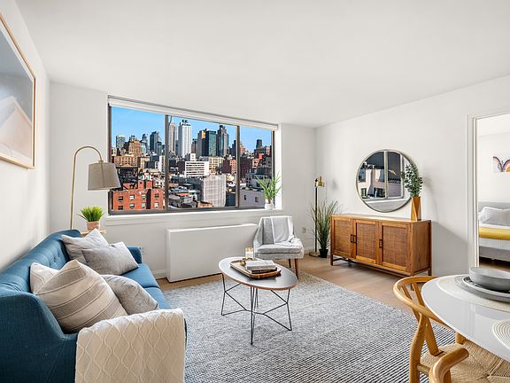 3rd image of 250 W 19th St APT 1E