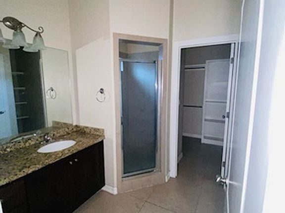 5th image of 2711 E Garfield Ave #2