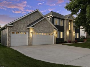 10162 Bridgewater Pkwy, Woodbury, MN 55129