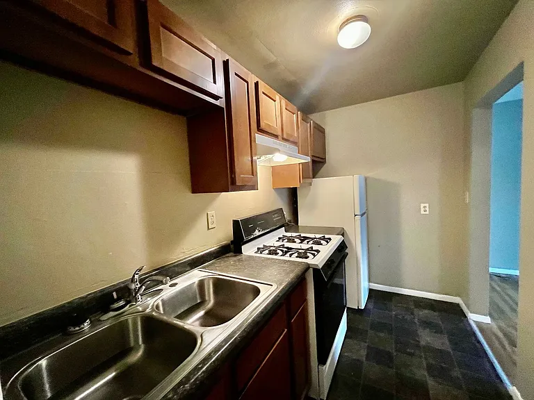 476 Herschel St. — Photo 17