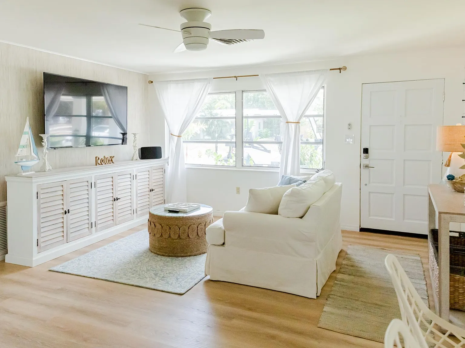 3 bed, 1321 sqft, $3,300 — Photo 1
