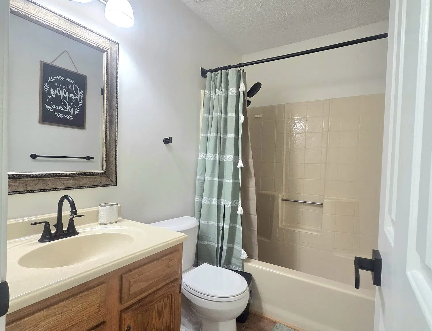 2 bed, 1210 sqft, $2,300 — Photo 4