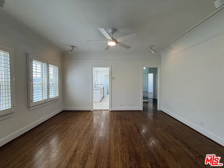 1249 S Tremaine Ave — Photo 11