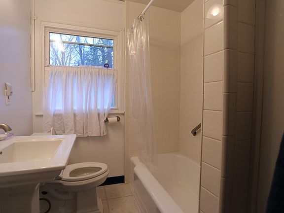 5th image of 42 Oakwood Dr #7185783144