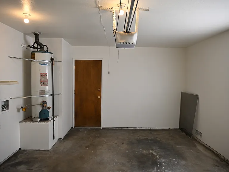 1031 N Lynora St — Photo 13