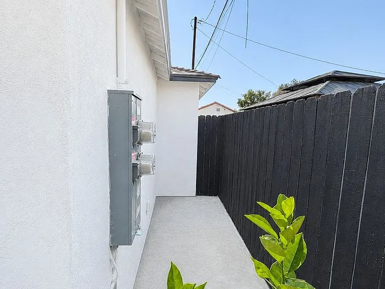 2886 Sumner Ave — Photo 8
