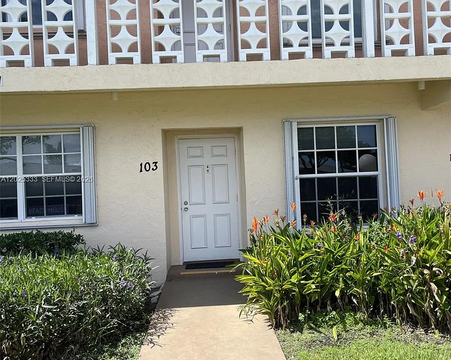 1640 NW 19th Ter #103