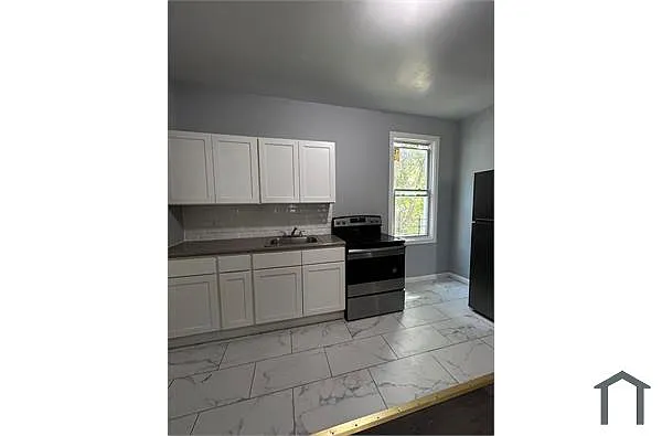 Building Photo - 486 Walnut St #1