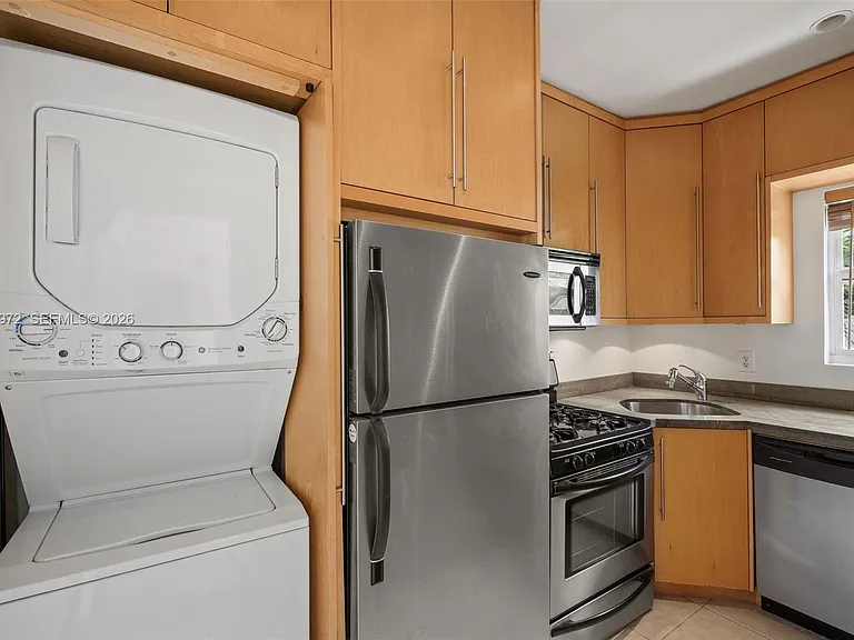 1100 Venetian Way #2B — Photo 12