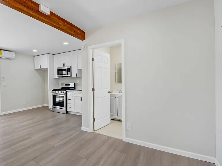 Foothill Villa — Photo 6