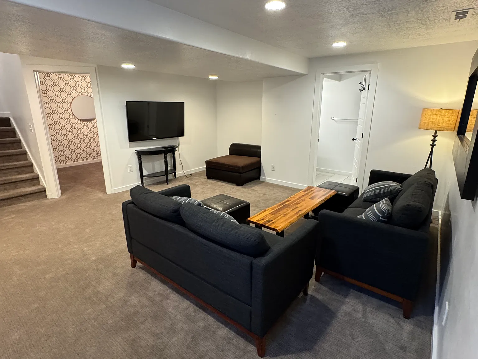 4 bed, 3.5 bath, 2324 sqft, $1,600 — Photo 1