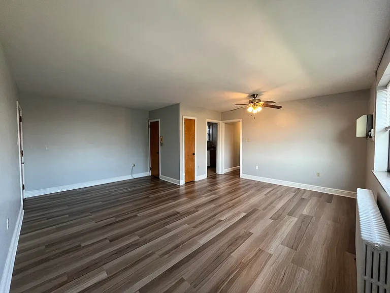 Royal Gardens Apartments — Photo 23